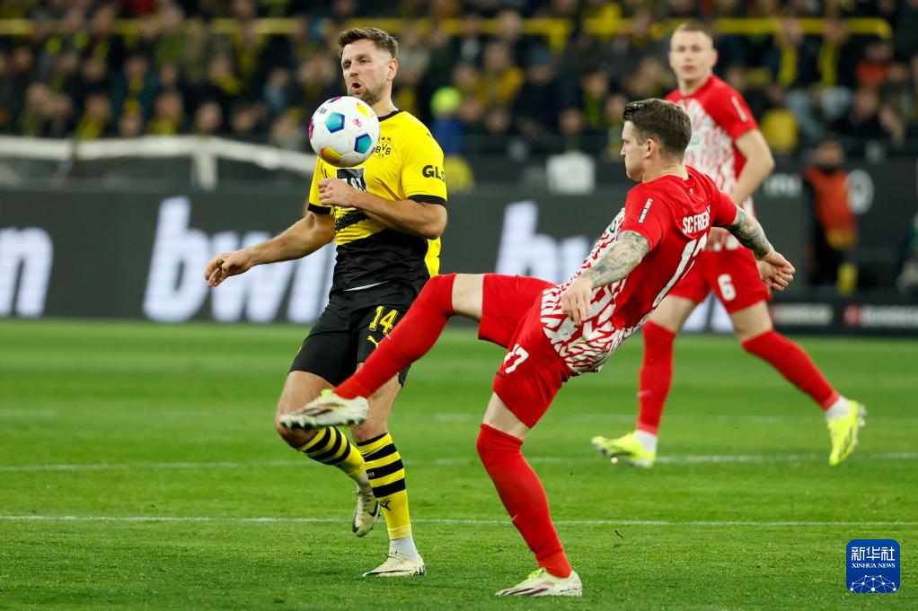PG电子线上登入-多特蒙德客场爆冷不敌弗赖堡，陷入连败局面