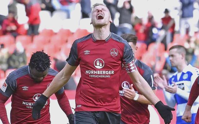 PG电子官网入口-惊险的足球对决引发豪门之间争夺