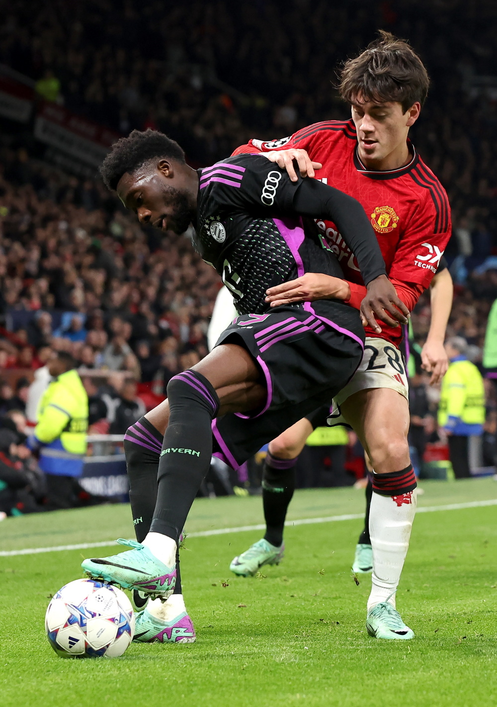 PG平台-拜仁慕尼黑主场-击败曼联，晋级欧冠四强的简单介绍